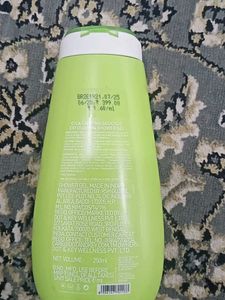 Dot &amp; Key Cica Calming Shower Gel