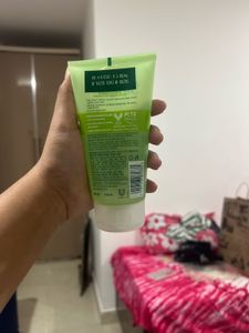 Simple Refreshing Facial Wash