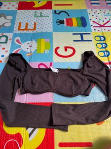 black long sleeve crop top