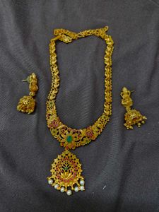 Exquisite Gold Necklace and Earring Set