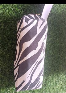 L.A GIRL STORAGE POUCH