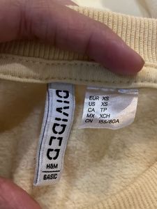 H&amp;M Cropped butter Yellow Sweatshirt