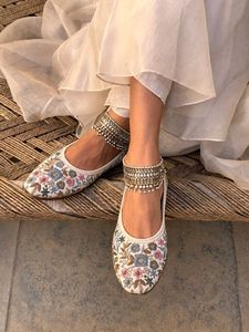 Imported Pinterest Punjabi embroidered jutti