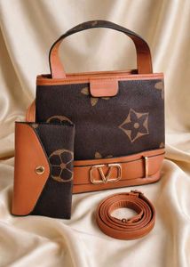 SALE🆕bucket style bag with purse