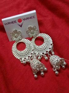 beautiful silver colour earring