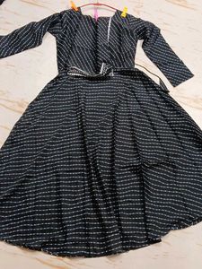 bust 34 Elegant Black Striped Gown