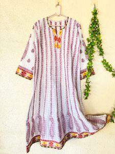 White & Maroon Printed Kurta