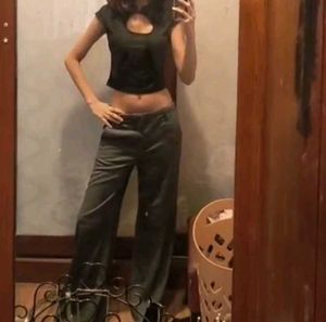 black keyhole top