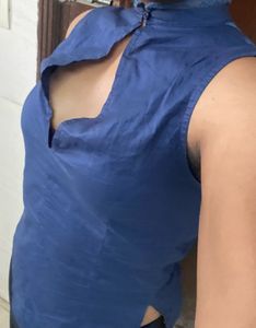 Chic Blue Sleeveless V-Neck Top