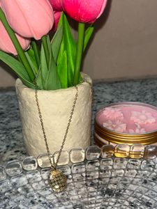 Vintage Floral Locket Necklace Open - Photo pendan