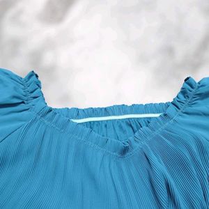 Chic Teal Top with Puffed Sleeves