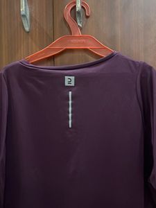 V-Neck gym T-shirt