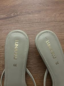 Luna Blu Women's Flat Sandals
