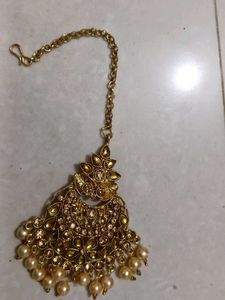 Elegant Gold-Tone Maang Tikka