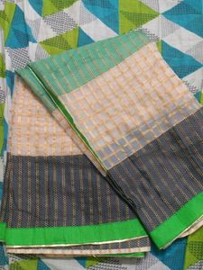 Elegant Checked Saree Without Blouse