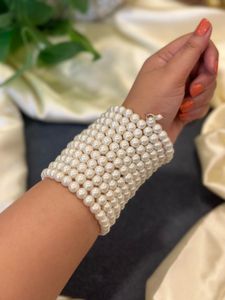 Elegant Pearl Bracelet
