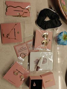 GIFT BOX + 5 JEWELLARY + 2 MYSTERY