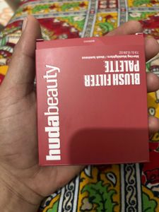 Huda Beauty Blush Filter Palette Strawberry latte