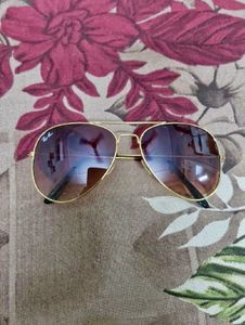 Ray-Ban  Aviator  Sunglasses Look Like