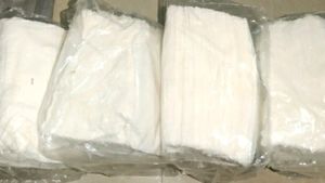 "Premium Quality Soft Tissue Paper Napkin - Pack of 10 (1000 Tissues) - Super Absorbent and Hygienic!"