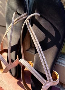 Crisscross slipper-black &amp; Pink