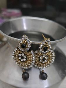 Black stone ear rings