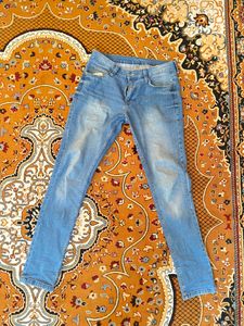 Original Lee Men’s Jeans Up For Grab!!!