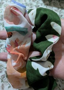 Floral Print Scrunchies Pack of 2