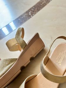 ✨ Golden Shimmer Sandals ✨| UK 6