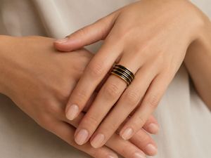 Unisex Stylish Gold &amp; Black Ring