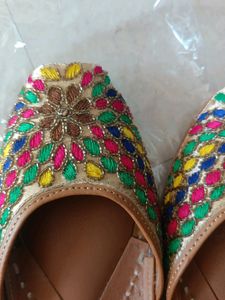 Beautiful Multicolour Punjabi jutti