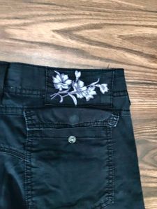 Black Y2K Cargo pants for women.