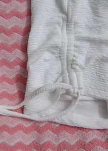 XS size Chic White Textured Top