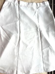 Japan’s 🇯🇵Elegant White Ethnic Skirt