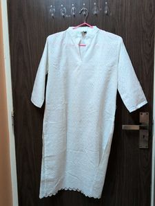 Elegant White Chikankari Kurta