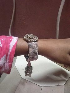 Exquisite Pearl and Crystal Bracelet