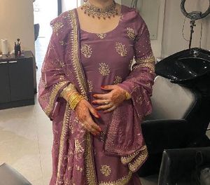 Elegant Embroidered Kurta Set L size