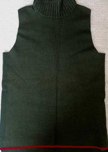 Sleeveless Turtleneck Top