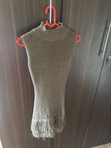 Sleeveless Knitted Tunic with Fringe