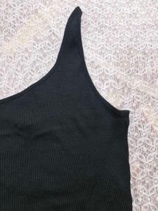 Chic One-Shoulder Black Crop Top
