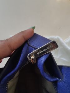 Auth Michael Kors Selma leather crossbody bag