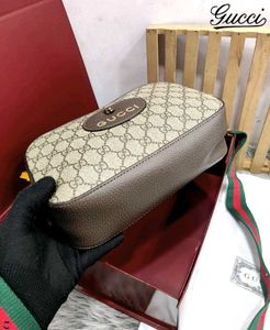 GUCCI* *NEO VINTAGE GG SUPREME MESSENGER BAG*