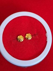Beautiful Gold Flower Stud Earrings