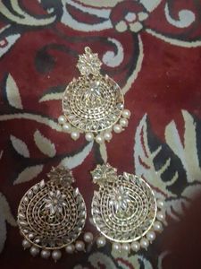 Exquisite Pearl &amp; Kundan Maang Tikka Set