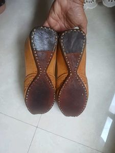Stylish Tan Leather Jutti Flats