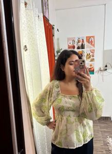 Chic Smocked Print Top with Puff Sleeves