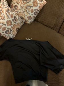 Newme Black Solid One shoulder top🖤