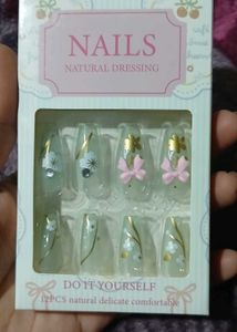 4 pack of Designer Press-On Nails Set😍New