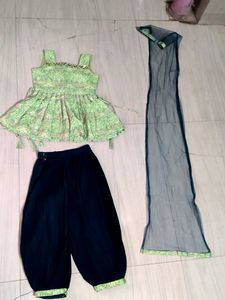 Beautiful Green &amp; Navy Blue Kurta Set