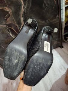 Chic Black Croc-Embossed Heels